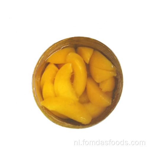 Ingeblikte gele perzikplakken in siroop in A10